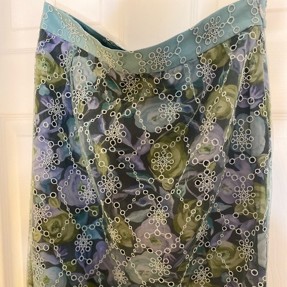 NWT Burberry Watercolor Rose Print and Lace Skirt - Picture 6 of 13